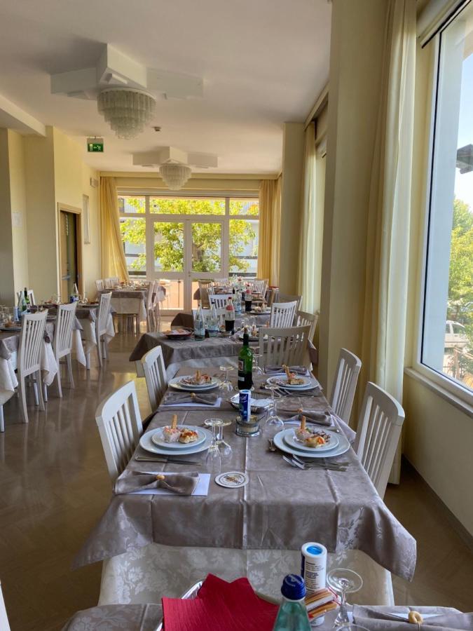 Hotel Pari 미사노아드리아티코 외부 사진